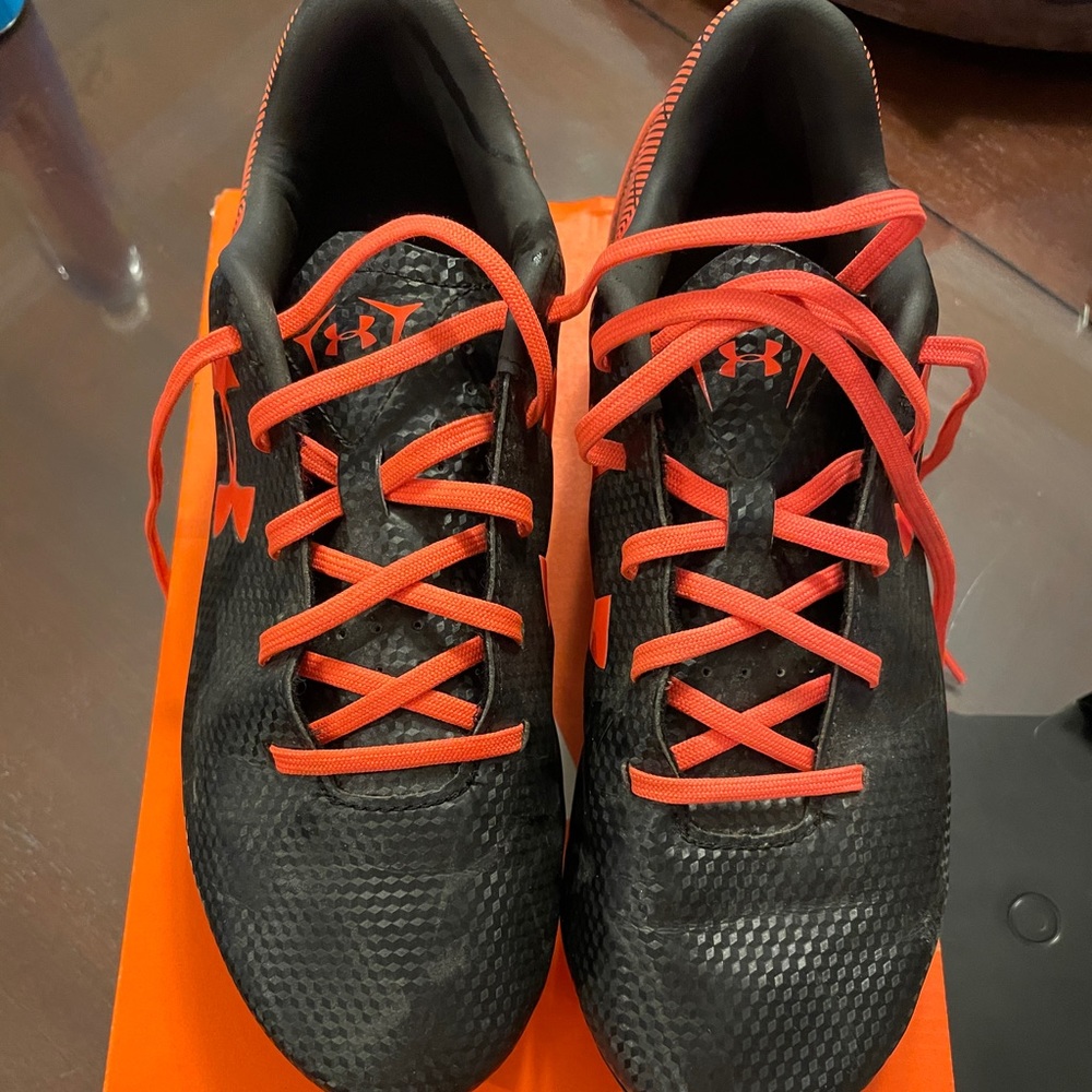 Women’s Under Armour 7.5 woman’s  soccer cleats